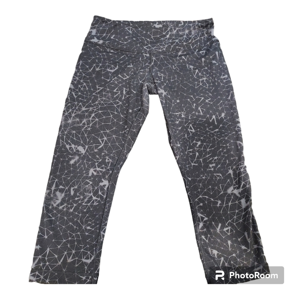 Lululemon cropped yoga pants